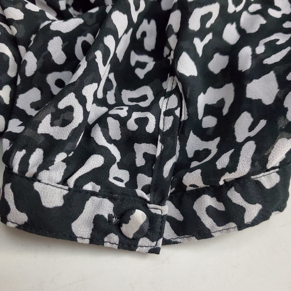 Torrid Black and White Animal Print Chiffon Surplice Blouse - Picture 3 of 6